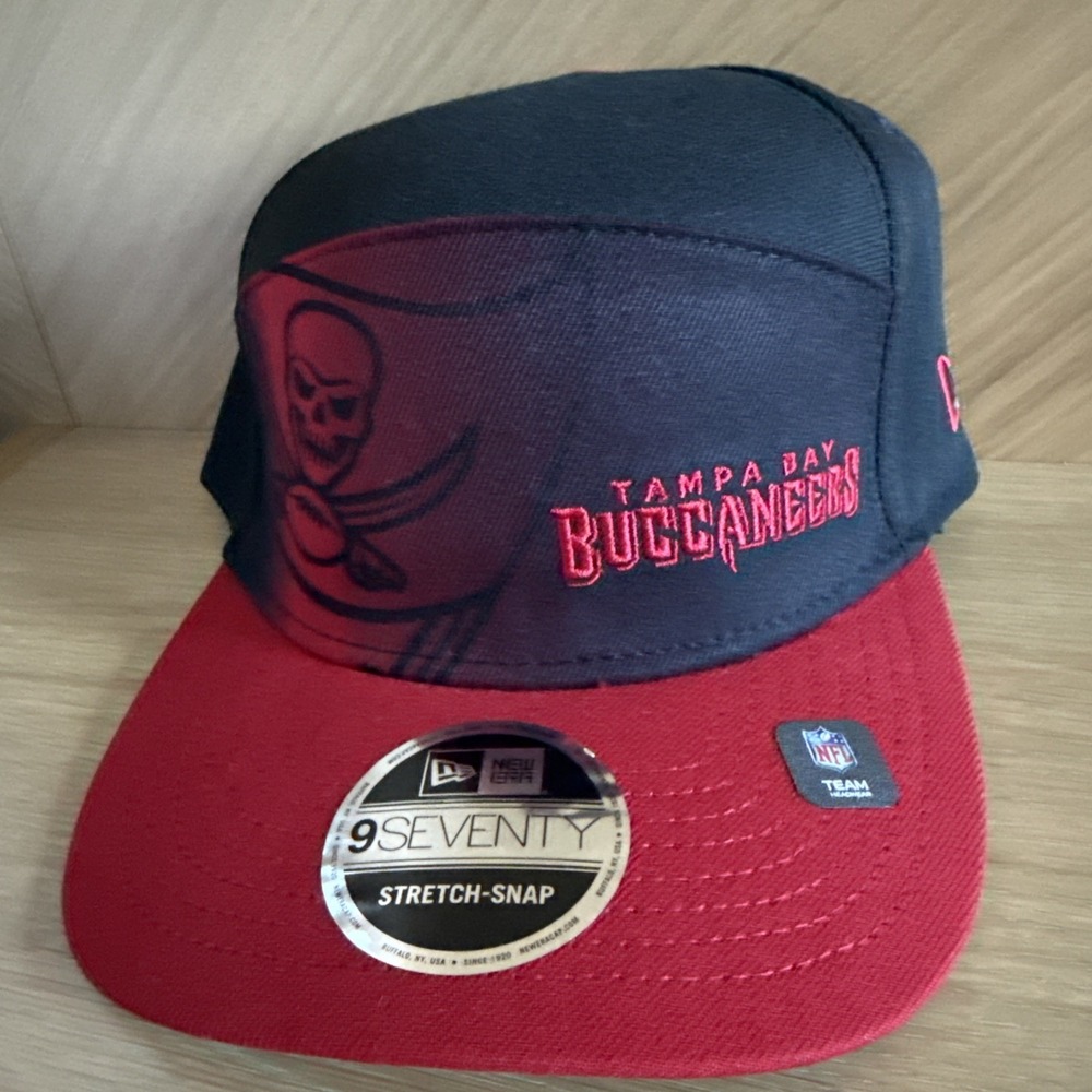 Tampa Bay Buccaneers New Era 9SEVENTY Stretch Snap‎ Black Red Fade Hat Cap NFL